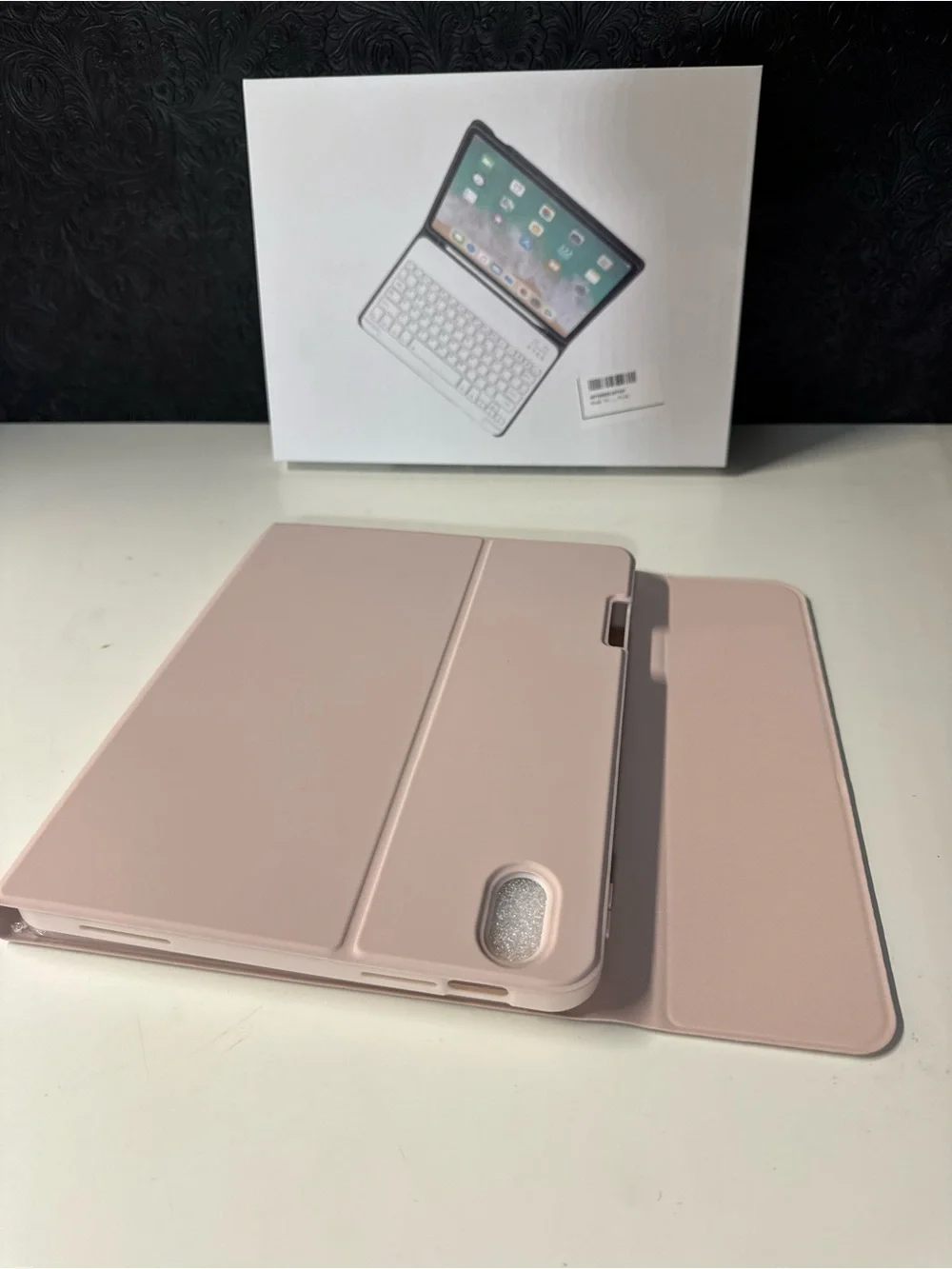 iPad Wireless Keyboard Case Featuring Built-in Trackpad and Detachable Mag Cover
